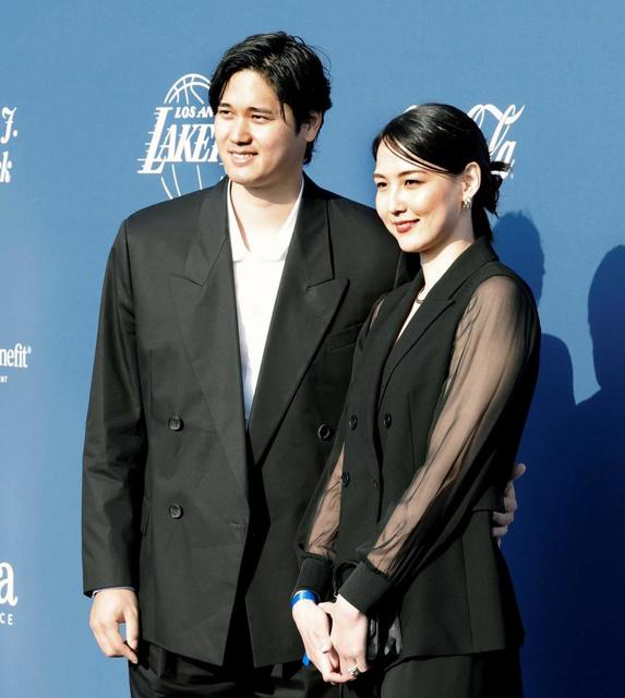 pondebekkio's tweet photo. 真美子夫人、アジア人らしい若々しい顔つきだけど、ガタイをみると異次元なんだよな。ドジャース婦人会でもNo.1の身長だし、あのキャプテン翼体系の大谷選手と並んでも見劣りしないのが本当にヤバい。強すぎる。 https://t.co/SXuvHZi3O1