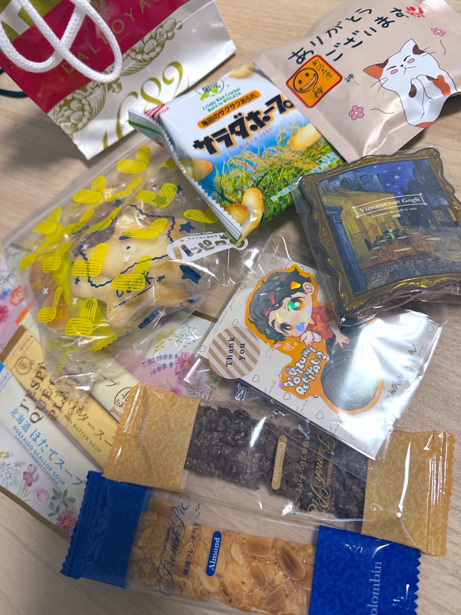 mint___green_y's tweet photo. リサイクルでお会いできた方にいただいたお菓子好物なものが多すぎて...
おいしくいただきます！！ https://t.co/oCQVdW6dWh