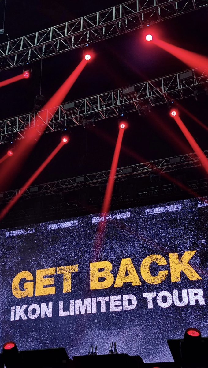onlyuns's tweet photo. never missing an ikon in ph 😭 always the best crowd so pls pls pls by sabrina carpenter buy na kayo tix meron pa available &amp; mag party tayo sa july 5 !!

https://t.co/qZH0oAmot0 https://t.co/L2ged40HMv
