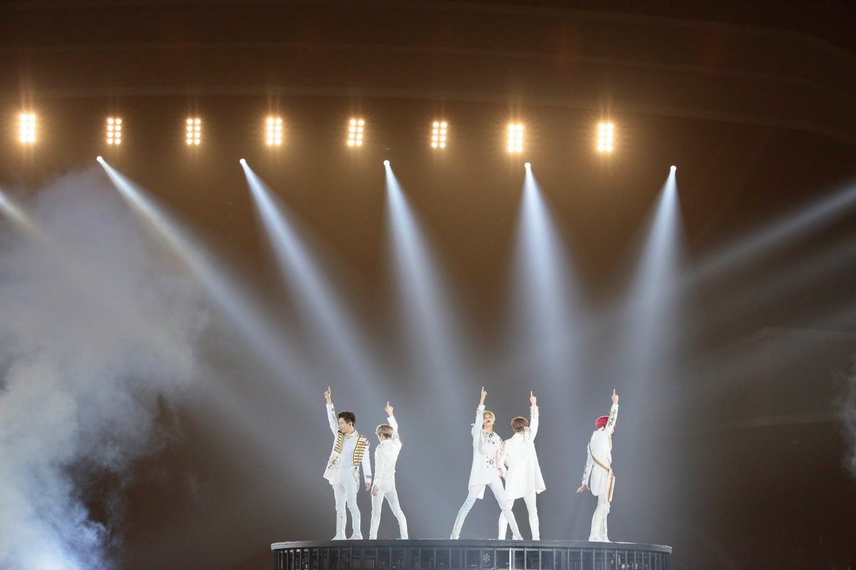 jonghyyun's tweet photo. always ot5 🩵￼￼￼￼💎 https://t.co/huDl9X8aXw