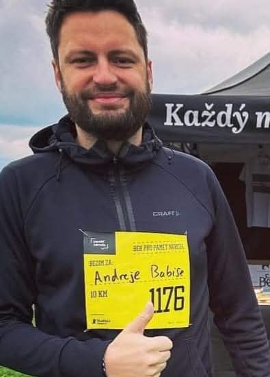 PetrJicinskyMB's tweet photo. @PetrHonzejk Když on je tak snaživý... Měl by mu to Andrej oplatit! https://t.co/Izjuke3lMx