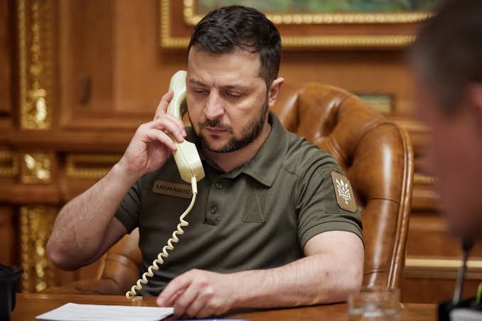 HJB_News__'s tweet photo. Reports have been coming in that President Zelenskyy has been calling Downing Street this morning asking who does he speak to now about his money. https://t.co/5qmO2XziOM