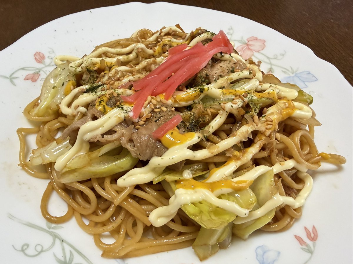 taizoosusume's tweet photo. 夕飯 焼きそば風スパゲッティ 豚肉タマネギキャベツ マヨネーズマスタード紅生姜青のり鰹節炒りごま #おうちごはん #今日のごはん #簡単ごはん #節約ごはん #HomeCooking #EasyRecipe #JapaneseHomeCooking #Japanesefood #ToastArt
#夕飯
#パスタレシピ #スパゲッティ https://t.co/VKKSOSRKJU