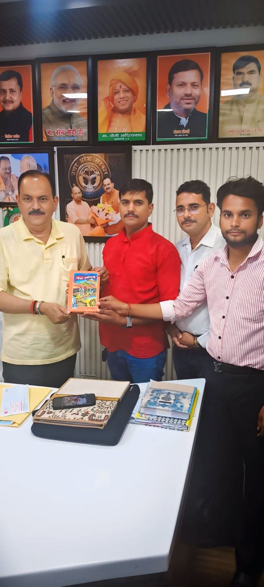 sumitkumarnic's tweet photo. पीलीभीत शाहजहांपुर भाजपा MLC डा. श्री सुधीर गुप्ता जी के आवास कार्यालय पर स्नेहिल भेंट https://t.co/NvT6AXaHf2
