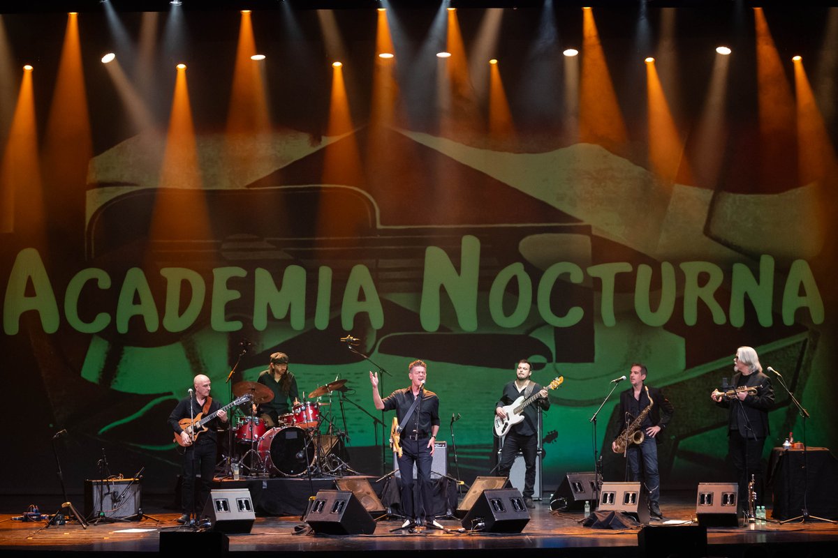 Grupo_Mundo's tweet photo. Santiago Auserón y La Academia Nocturna llenaron el Teatro Cervantes de canciones, elegancia y una banda extraordinaria. https://t.co/NLqmVyxOul