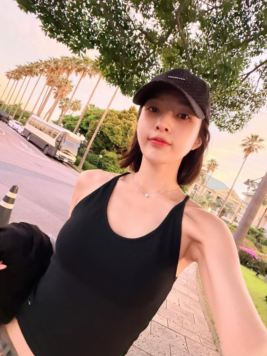 _imurjoy_'s tweet photo. Jalan2 sore cari matcha🍃 https://t.co/xFayFgkUN2