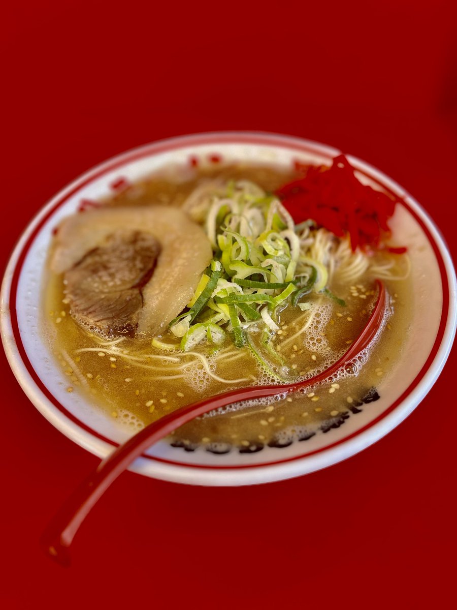 51kimo10's tweet photo. #一骨家宇佐店 ¥700円以下の大盛が無料で食べれる大分豚骨のラーメン¥693円は美味しいです🍜

#大盛 #無料 #豚骨 #大分豚骨 #ネギ #ゴマ #チャーシュー #紅生姜 
#ラーメン
#一骨家
#宇佐市 https://t.co/eu3IiCsctF