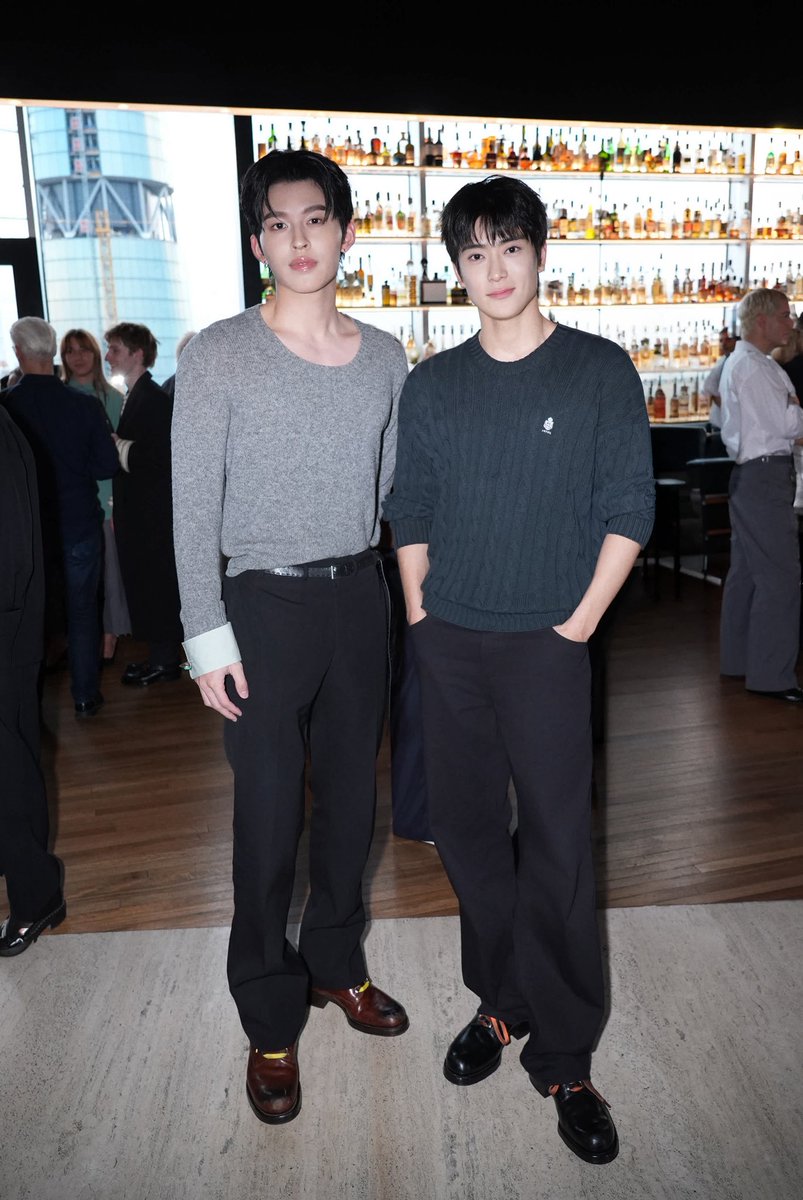 th_hashtag's tweet photo. เฟรมพระเจ้า 📸 ปอนด์ ณราวิชญ์ @ppnaravit และ แจฮยอน NCT ใน Dinner หลังโชว์ Prada คอลเลกชัน Spring/Summer 2027 ที่มิลานในคืนที่ผ่านมา 

#legend_TH
#ppnaravit #PradaSS27xPond 
#PradaSS27xJAEHYUN
#PradaSS27 #Prada https://t.co/P7qHxev7tS