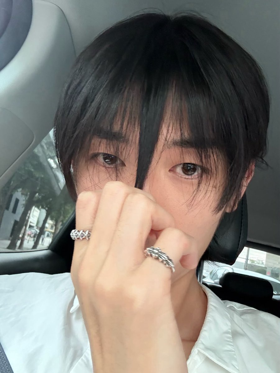spinningx3's tweet photo. 이러케 눈만 강조돼서 나온 사진 좋아함
내가 뽀족눈을 좋아해서! 
이등대 내 토미에.. https://t.co/vmoktlepP7