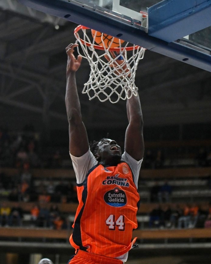 basquetcoruna's tweet photo. 𝐆𝐑𝐀𝐙𝐀𝐒 𝐀𝐁𝐃𝐎𝐔 🧡

Vivir esta temporada contigo de naranja ha sido un regalo, alcalde 🙋🏿‍♂️

𝐒𝐢𝐞𝐦𝐩𝐫𝐞 𝐬𝐞𝐫𝐚́𝐬 𝐩𝐚𝐫𝐭𝐞 𝐝𝐞 𝐞𝐬𝐭𝐚 𝐟𝐚𝐦𝐢𝐥𝐢𝐚, 𝐀𝐛𝐝𝐨𝐮 🫂 https://t.co/NHQOyo510q