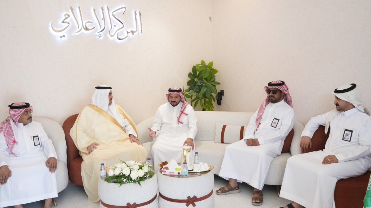 jm_garndhabi's tweet photo. برعاية محافظ بني حسن
 الأستاذ ناصر المالكي
جمعية قرن ظبي الخيرية #تدشن مشروع توزيع برادات المياه على المستفيدين بدعمٍ كريم من منصة #إحسان، لتعزيز التكافل الاجتماعي وتوفير الحياة الكريمة للمستفيدين. 💧✨
#بني_حسن #جمعية_قرن_ظبي #منصة_إحسان 
#شكراً_لمنصة_إحسان @hsnatksa https://t.co/pRkF4Buw4O