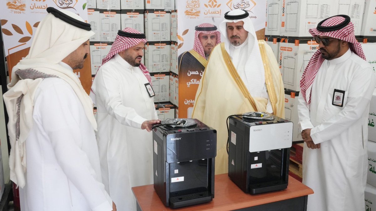 jm_garndhabi's tweet photo. برعاية محافظ بني حسن
 الأستاذ ناصر المالكي
جمعية قرن ظبي الخيرية #تدشن مشروع توزيع برادات المياه على المستفيدين بدعمٍ كريم من منصة #إحسان، لتعزيز التكافل الاجتماعي وتوفير الحياة الكريمة للمستفيدين. 💧✨
#بني_حسن #جمعية_قرن_ظبي #منصة_إحسان 
#شكراً_لمنصة_إحسان @hsnatksa https://t.co/pRkF4Buw4O