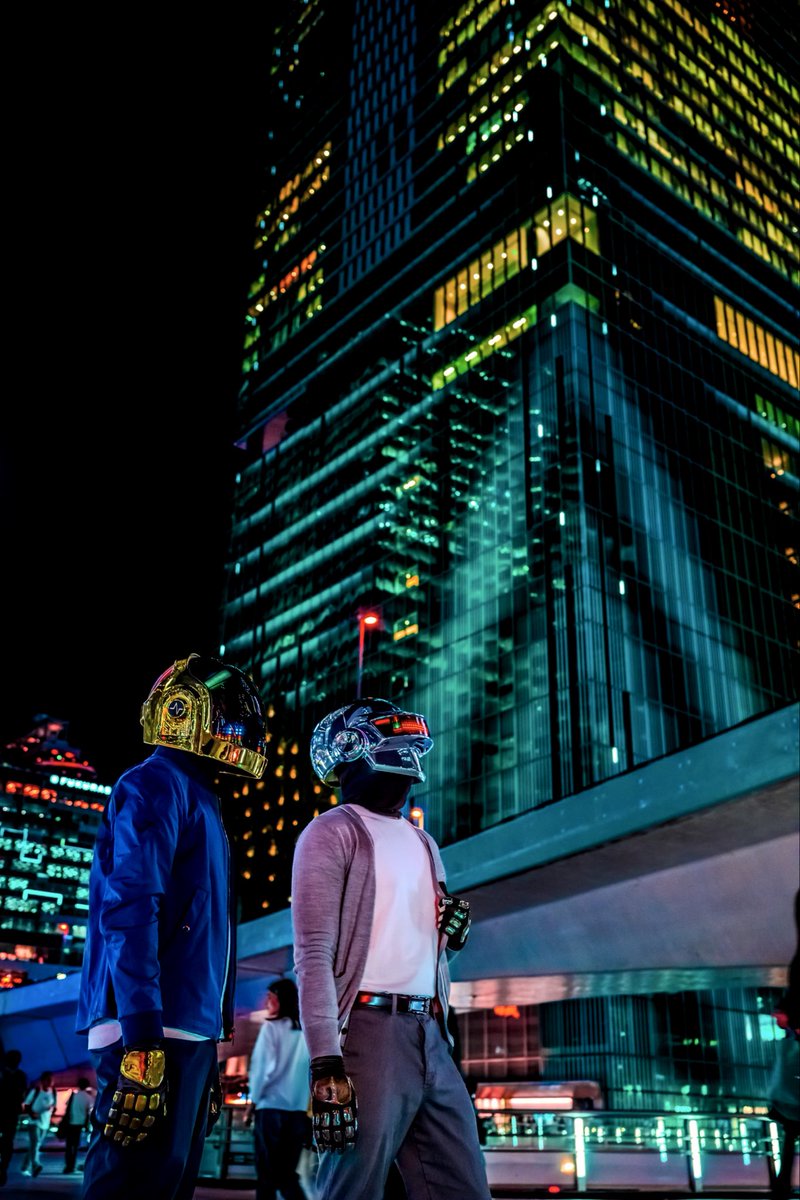 Samasobi08's tweet photo. Cosplay Daft punk à Shibuya avec @Marty_japan par @djhero_dnb 🤖🤖🇯🇵📸👌 #daftpunk #japon https://t.co/v6P03frrvr