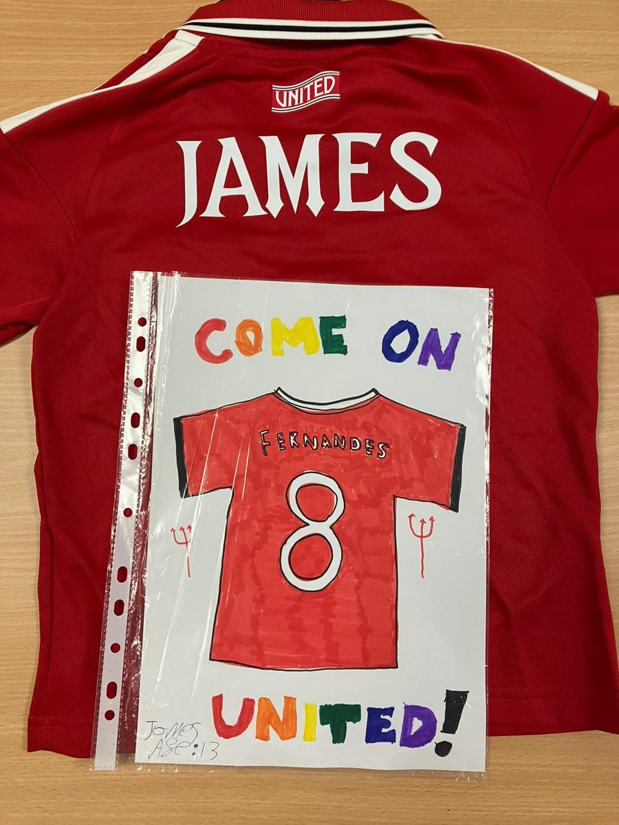 MU_Foundation's tweet photo. Youngsters from our partner @_TheMHS have been getting behind the Reds as part of @dhlexpressuk's shirt delivery campaign 🔴📦

Rewarded for their artwork, fans were gifted a personalised 26/27 home shirt 🎁 🤩

#MUFC | #ManUtdFoundation https://t.co/OLOHoNA0mQ