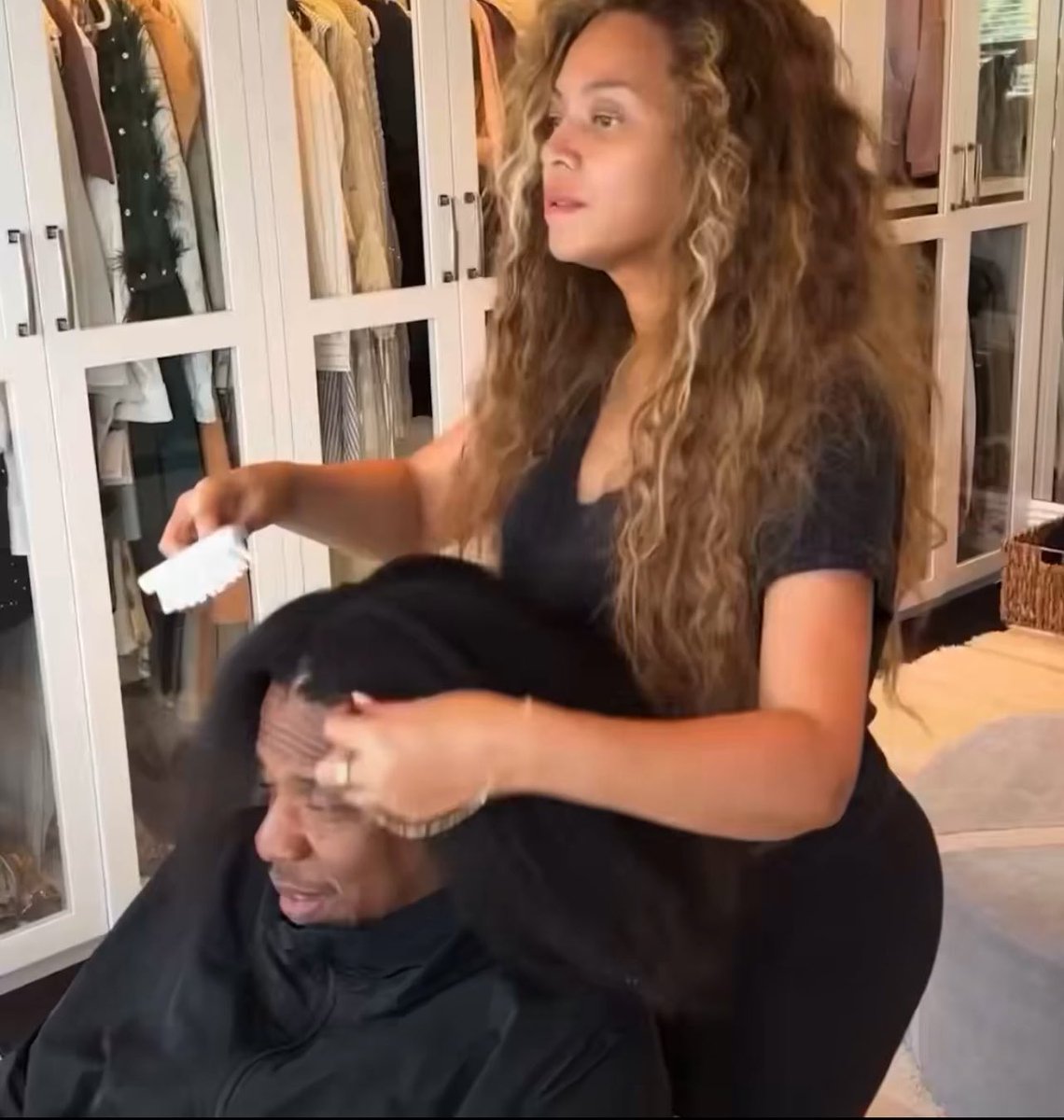 RamatVictory's tweet photo. Not one strand of grey hair on that head. Y’all are so easy to manipulate😭 https://t.co/JpHHiV37Sb