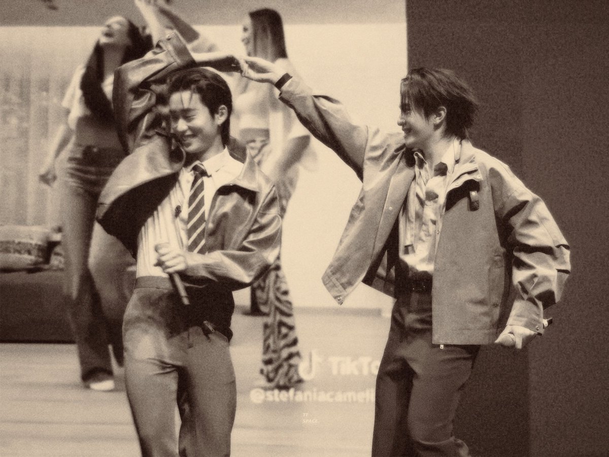 belulovssvt's tweet photo. my gay dads in the 90s https://t.co/0HA5DLPjFy