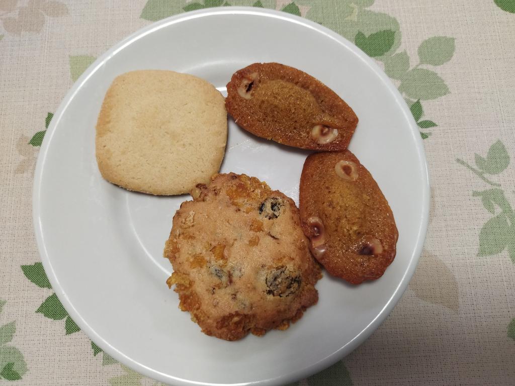 masami_2023's tweet photo. My son baked Madeleines for the first time! https://t.co/vMxkUyJF6Q