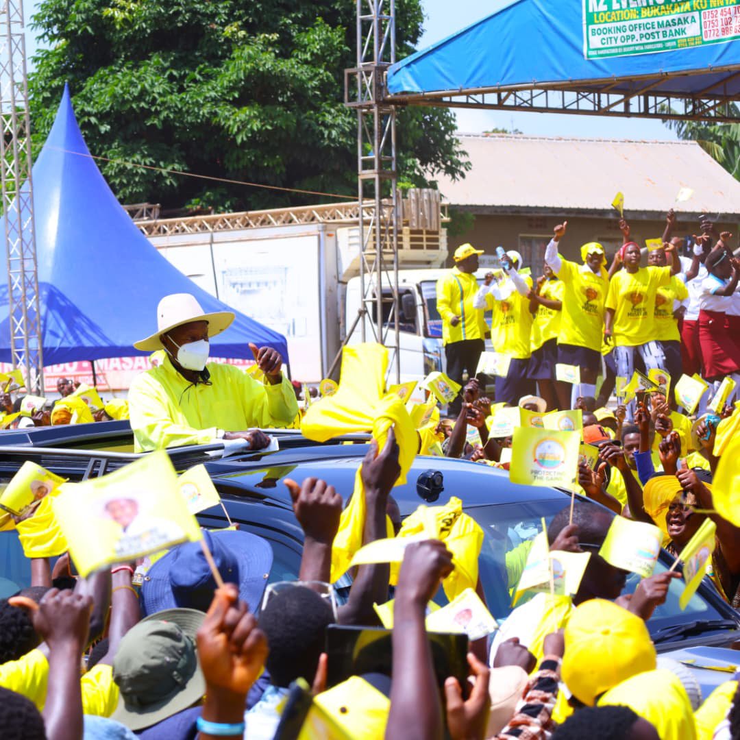 NRMOnline's tweet photo. 🧵
President @KagutaMuseveni has arrived at Kibanga Playground in Kalangala to a rousing welcome from senior NRM leaders and hundreds of enthusiastic supporters ahead of a mega rally for the party's flag bearer in the Kalangala District Woman MP by-election, Hon Idah Nabayiga. https://t.co/r0DKZTxNHG