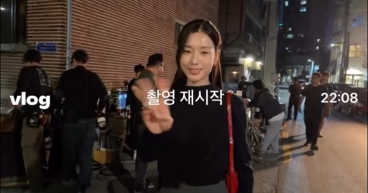ahneunjin_log's tweet photo. eunjin's work-life balance is so admirable 🥰
you can tell from all her setlogs how much she values life outside of work, like staying healthy, spending time with friends and making time for herself in nature 😊 https://t.co/brg1ohl38l
