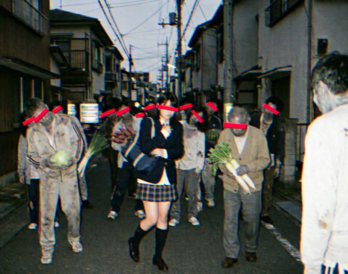 kowainotsukko's tweet photo. マックで女子高生が話してたんだけど、
「この前、学校の帰り道でいつもと違う路地に入ったら大量のゾンビに遭遇してしちゃって、もうダメだ、、、って思ったらそのゾンビたちヴィーガンで助かった」
ってのが聞こえてきてVIVA!ワールドマック限定ザク切りポテト&amp;肉厚ビーフ吹いた https://t.co/pTm7F2JVLU