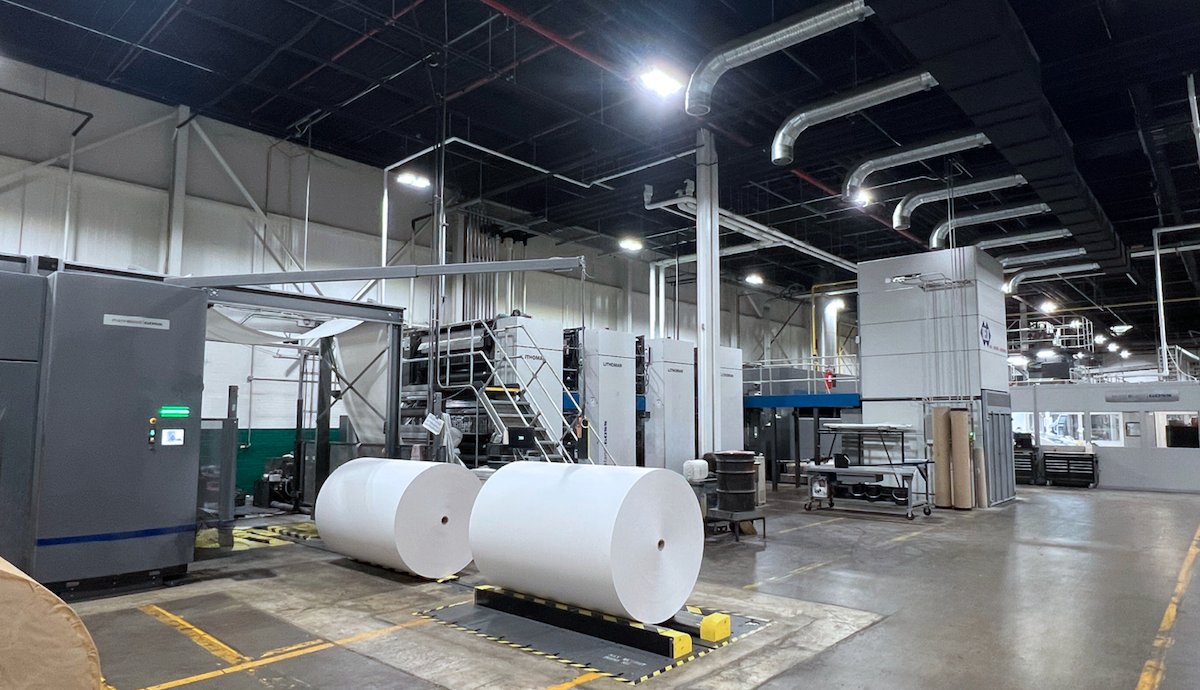 manrolandGossUK's tweet photo. #Publishing: Lakeside Book Company Invests in state-of-the-art Web Offset tech from #manroland #Goss in Willard, Ohio. The LITHOMAN IV is a 64-page, 4-colour web offset press offers a significant milestone in the company’s ongoing advancement - more here https://t.co/wtHyGMdHbv https://t.co/pAEQ6GgAkE
