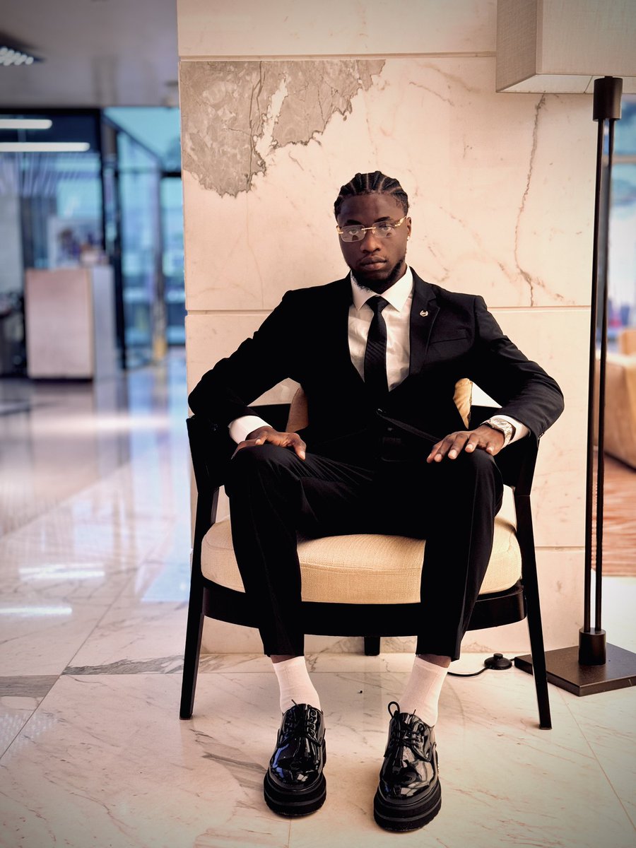 datweirdpunk's tweet photo. Today, I celebrate another year of life, growth, lessons, and blessings. 

Happy Birthday to me! 🥳🎈🎊 https://t.co/aYjnTgZ4bp