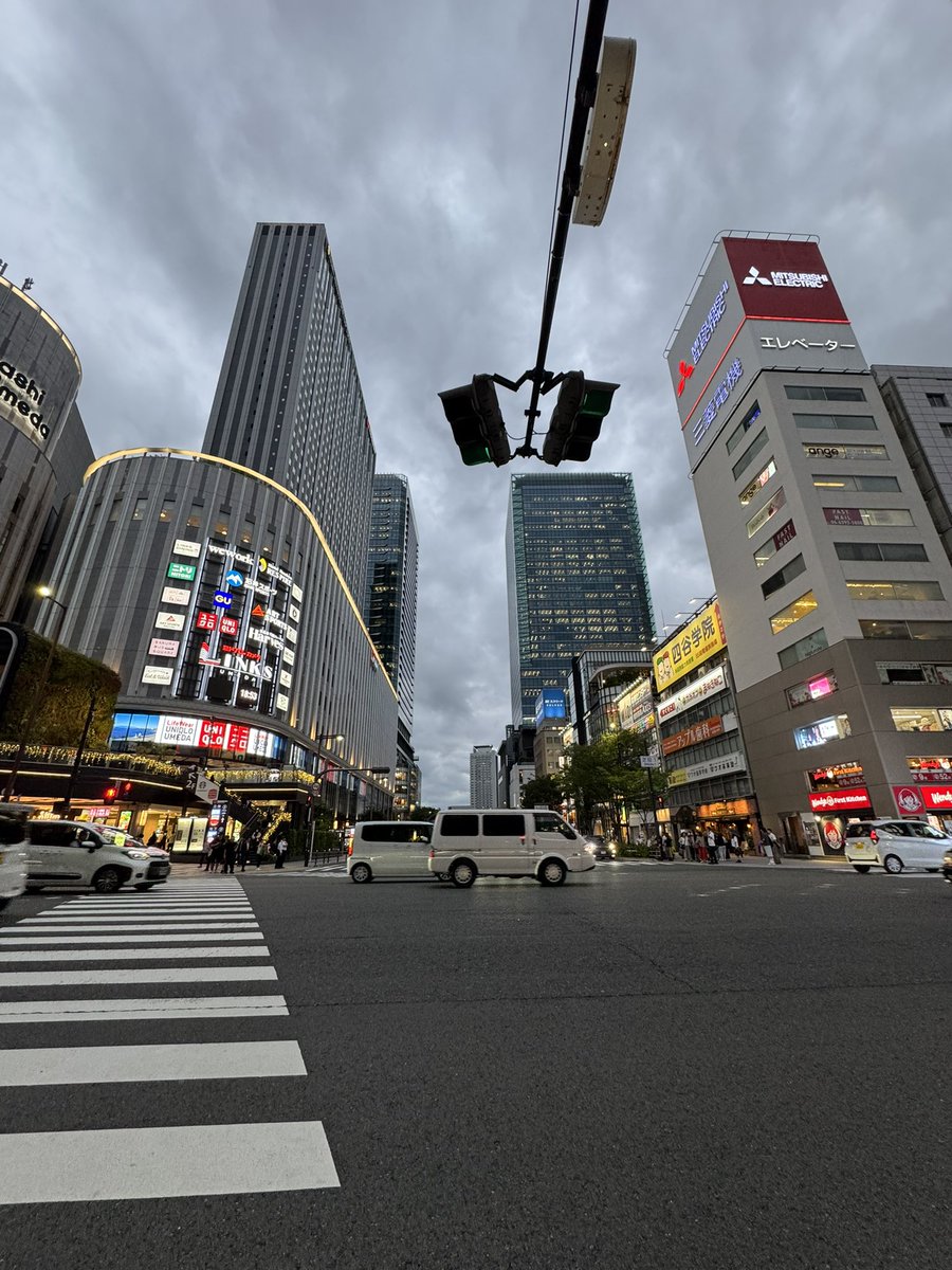 AruiteF's tweet photo. そして会社脱出して帰宅中。
てか今日もお金振り込み忘れた事に今気付いて超恐怖です…
※てかまさか1日中雨とは思ってなかったという… https://t.co/hwBHjLxuDC