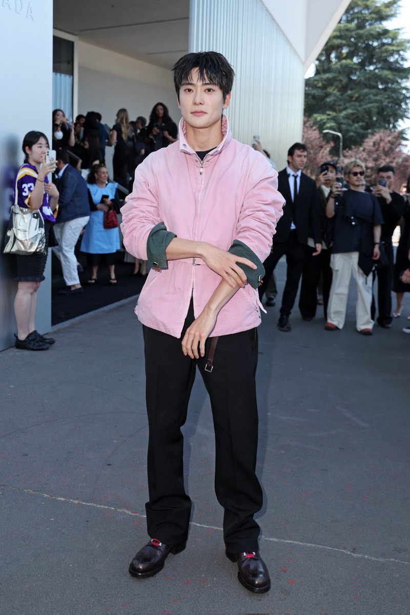 lessencestudios's tweet photo. Prada brand ambassador Jaehyun in attendance at the Prada Men’s Spring/Summer 2027 show at Milan Fashion Week.

#Jaehyun #PradaSS27 https://t.co/SCz9UDiyBN