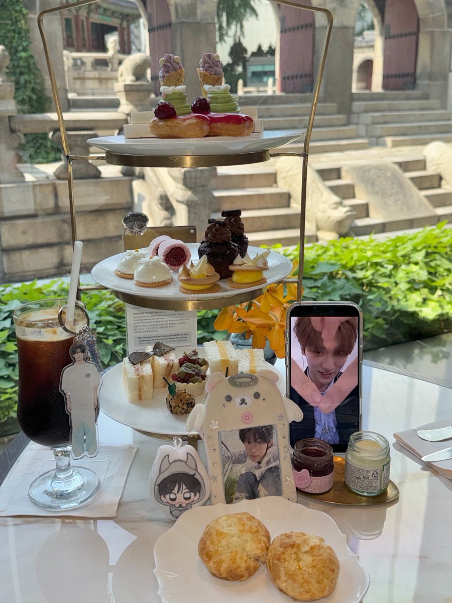 doroongcake's tweet photo. 아가씨놀이하고 쌍미곱창으로 아저씨해장하기 #빵또즈너네만없더라 https://t.co/EaO42UCZtU