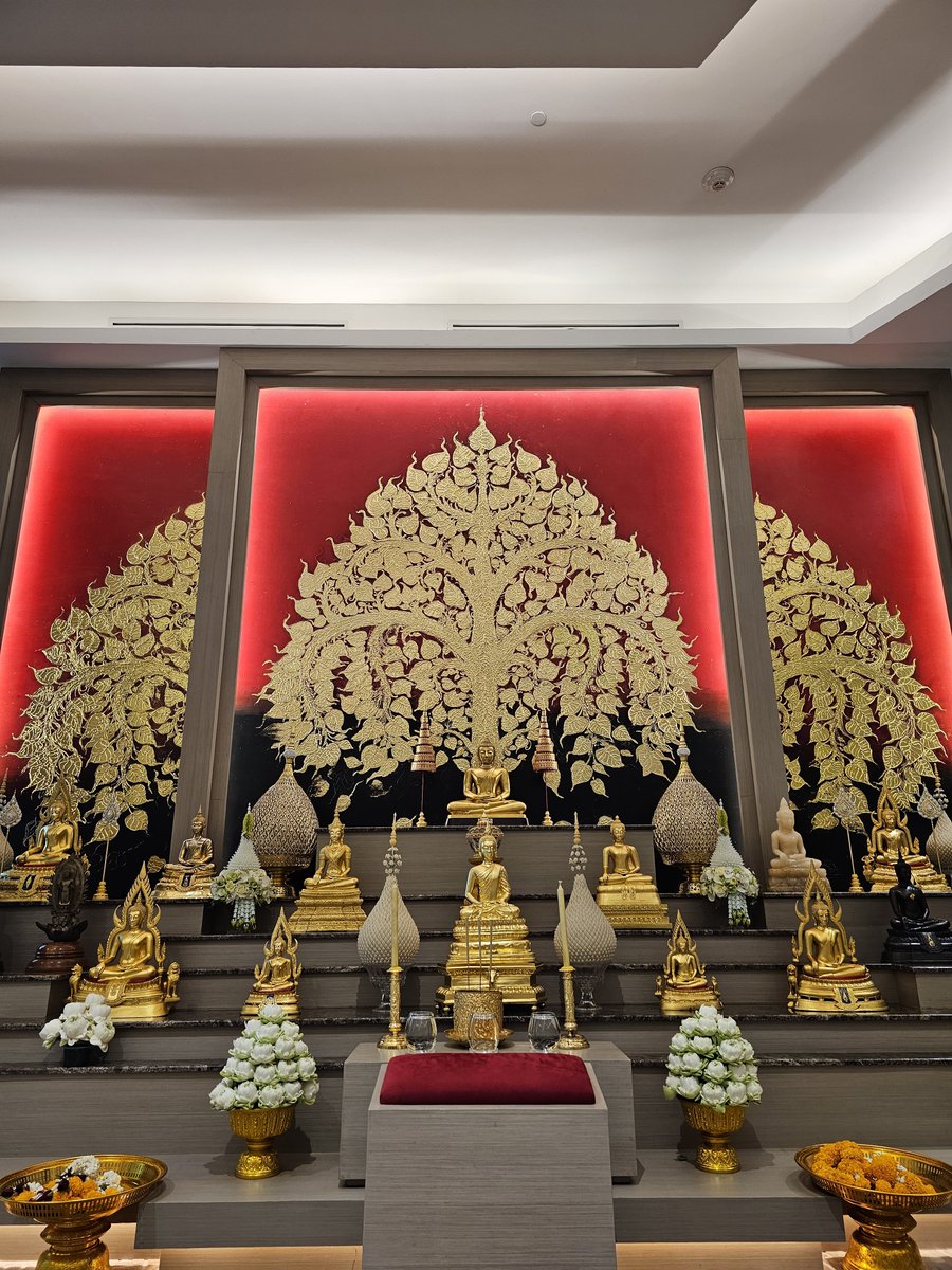 poeporinn's tweet photo. เป็นห้องพระที่สวยที่สุดที่เคยเข้าไปกราบพระ เสียดาย คงไม่ได้เข้าไปกราบอีกแล้ว 

เป็นความทรงจำที่ดีมาก ๆ ช่วงนึงของชีวิตเลย 💜 https://t.co/GBFseX4G7N