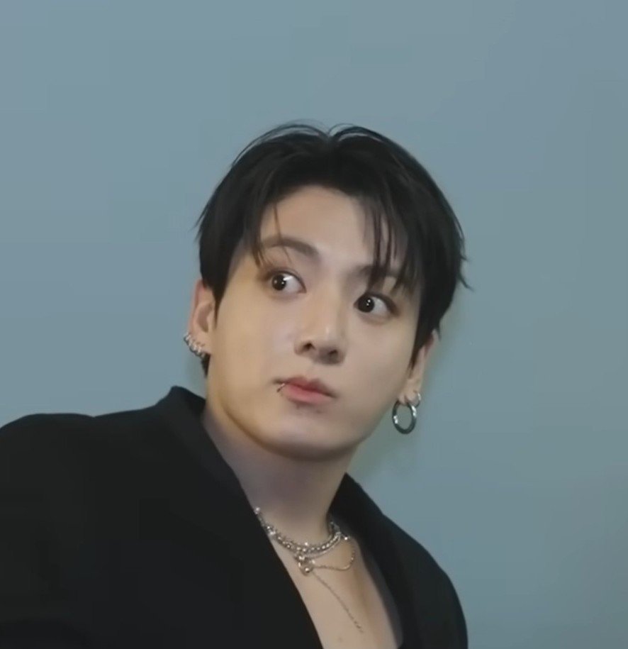b2bsuga's tweet photo. when the whole gang has beautiful doe puppy kitty eyes 🥺😭 #taegikook https://t.co/QR1Ku29Itg