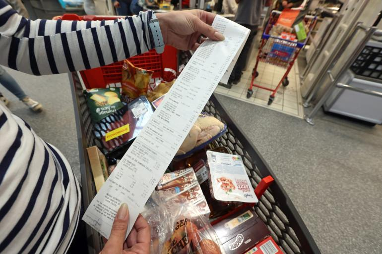 TroisLamesW's tweet photo. Le plein d’essence, c’est le seul moment où tu peux dépenser 90 € et repartir avec exactement le même niveau de bonheur qu’avant https://t.co/28ztAvoyDz