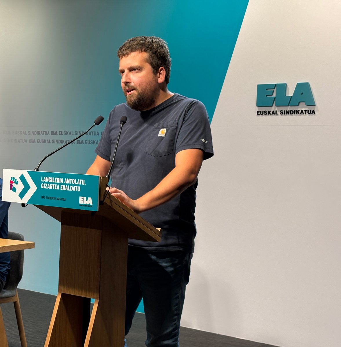 ELA_Sindikatua's tweet photo. ◾️𝑭𝒊𝒔𝒌𝒂𝒍𝒊𝒕𝒂𝒕𝒆𝒂  | 💬Mitxel Lakuntza: “EAJren #ZergaPolitika patronalak markatzen du”

🗣️Cebek-ek eta Garamendik (CEOE) txalotu egin dituzte #BizkaikoDiputatu nagusiak iragarritako neurriak; agerian geratu da enpresek erabakitzen dutela.

📲https://t.co/0td0jNEzq7 https://t.co/RdsD753dDR