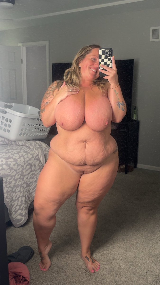 TheOGBBuster's tweet photo. Mom Bod Monday 

Everyone show off those mom &amp; dad bods in my comments! https://t.co/5qyv2VQAMS