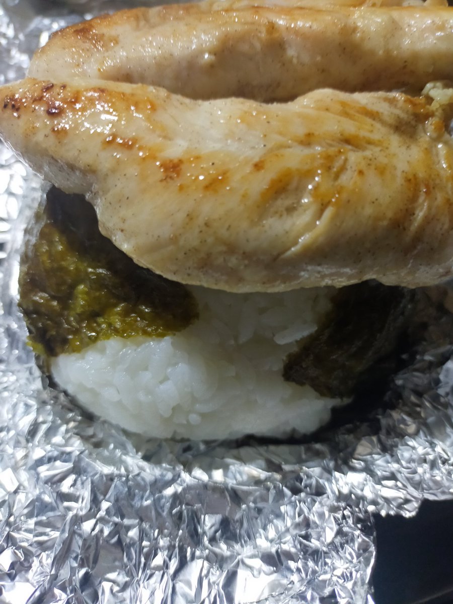oldSnake19's tweet photo. ゆきゅを食べる https://t.co/cw3qBpfCo3