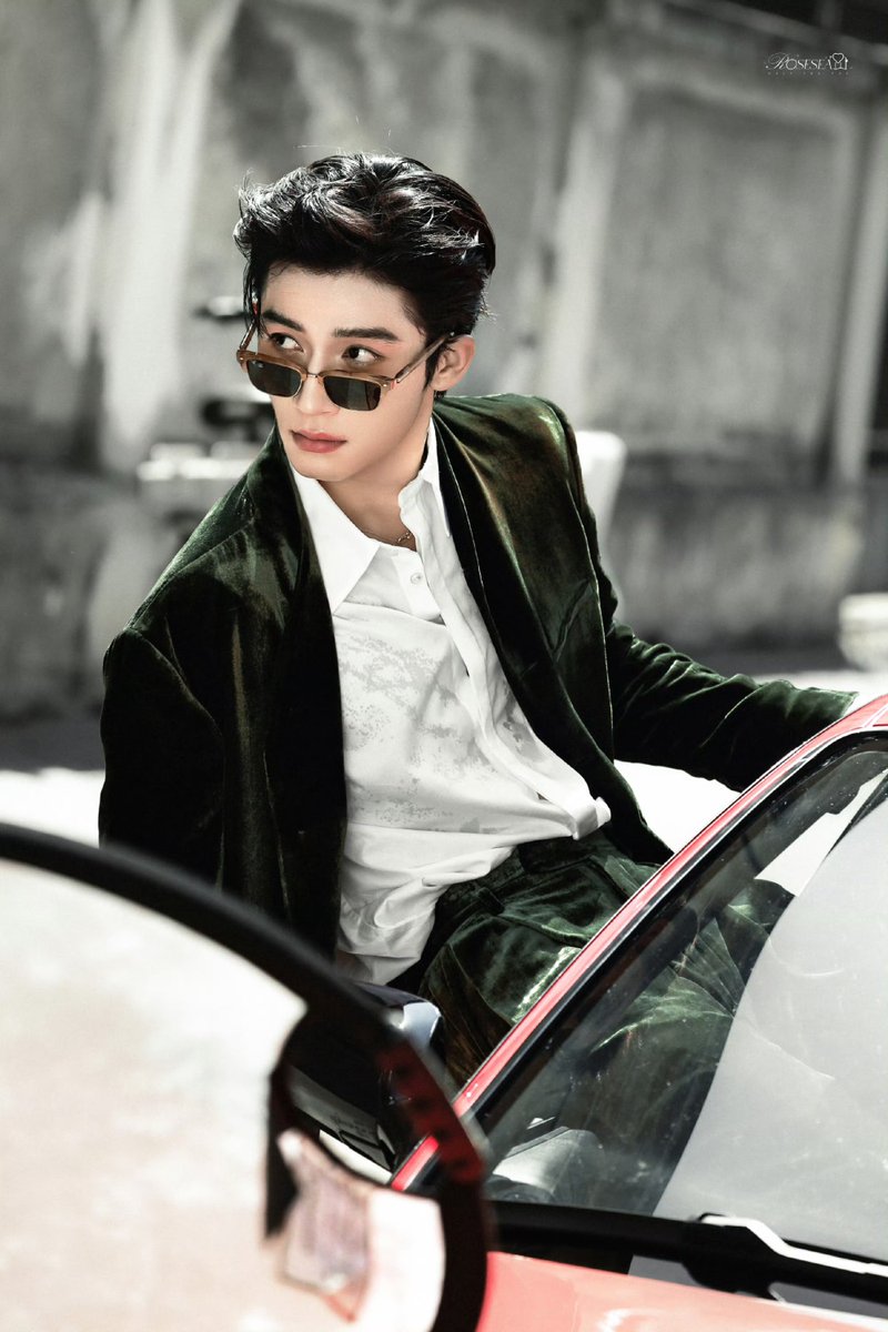 WangXingyueFans's tweet photo. We are all doomed!!!! All doomed!!!! 💀🔥

#WANGXINGUExGIORGIOARMANI #WangXingyue #GiorgioArmani @giorgioarmani https://t.co/V39Gi9Ygwb