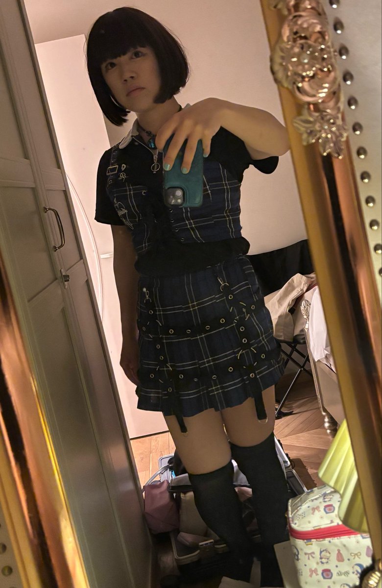 nanane_coord's tweet photo. 6/13のコーデ
トップス:ACDCRAG レースビスチェ(タータンチェックブルー)＆ZIP Tシャツ(ブラック)
ショーパン: ACDCRAG ハーネススカート(タータンチェック ブルー)
外での靴は、YOSUKE 厚底スニーカー オリジナルニューモールドソールで！ https://t.co/PbnUaKgnYl