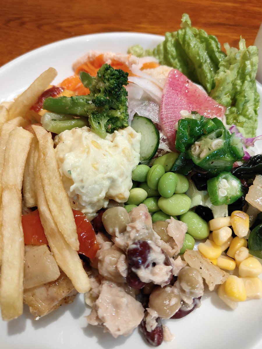 takejunjun's tweet photo. クリレス優待でタントタント
2千円程でサラダ食べ放題はコスパよい☺️ https://t.co/8OuNLioee8