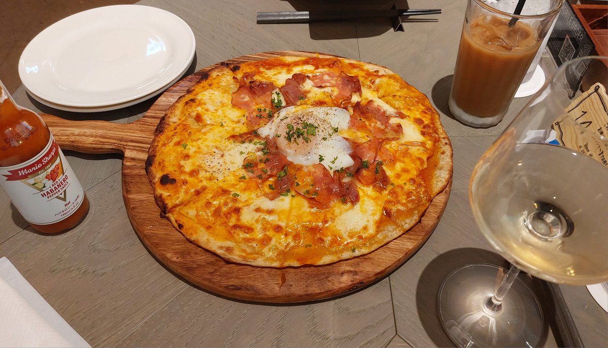 mimomonimo's tweet photo. 先週末は６月末期限の株主優待ランチ☀🍴
第一興商のロバーチェ、予約なしで入れました。ビルも新しいし店内は広くて明るくキッチンが見えるのも良い👍６月末まで公式クーポン10%引あります。ビックエコーアプリにも。優待と併用可。
ちょっと頼みすぎてデザートまで到達出来ず😭次はデザート食べるぞ https://t.co/B7ZVNcqIeU