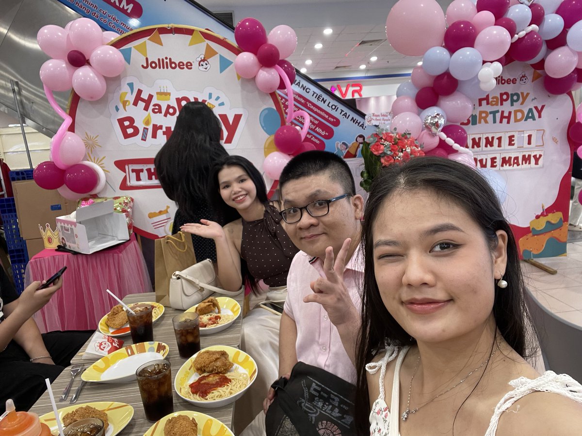 Thefanchadwhite's tweet photo. Sinh nhựt đýt bự https://t.co/qQuu6wpAdS
