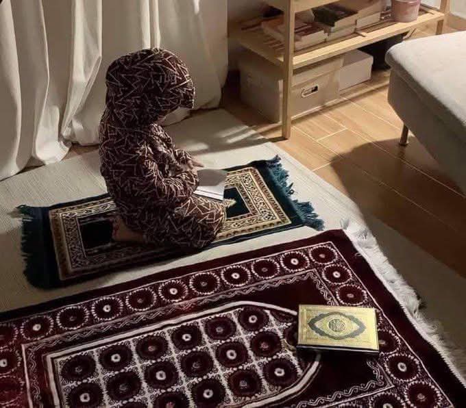 Balaghl's tweet photo. ويَنشَأُ ناشِيءُ الفتيانِ مِنَّا
على ما كان عوَّدَهُ أبواهُ! https://t.co/EhJZNXH51X
