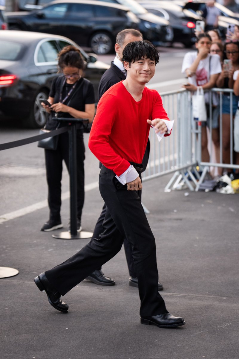 lessencestudios's tweet photo. Prada brand ambassadors Jaehyun and Kentaro Sakaguchi, along with Pond Naravit arriving at the Prada after-show dinner at Milan Fashion Week.

#Jaehyun #KentaroSakaguchi #Ppnaravit #PradaSS27 https://t.co/f208pzKi2V