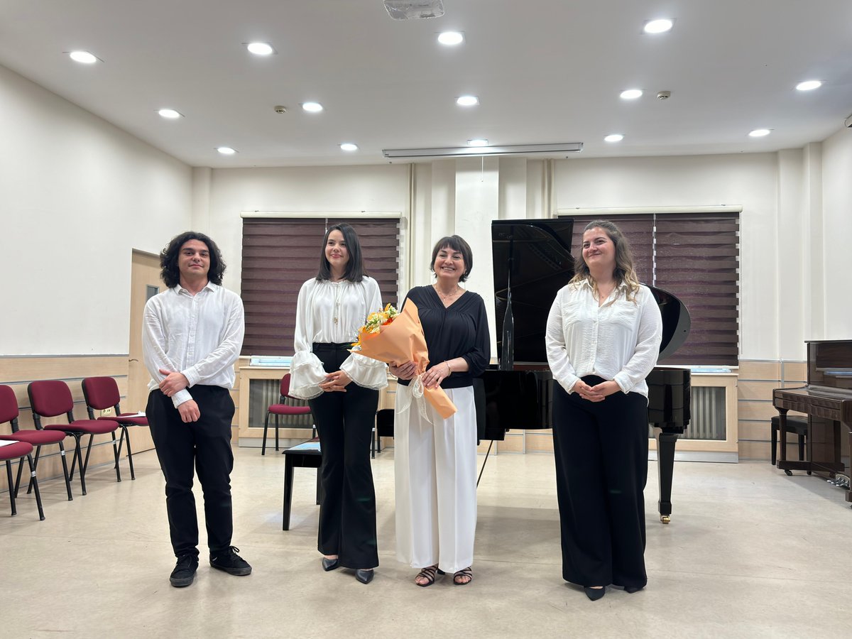 omudk55's tweet photo. Öğretim Üyemiz Prof. Gülşen Annagiyeva'nın Piyano Lisans Programı öğrencileri Deniznaz Aygül, Enes Efe Özçelik ve Hazal Göksu Oğur tarafından bir dinleti icra edildi (12 Haziran 2026).

➡️ https://t.co/WbTMN4Yrzq

#omudk #konservatuvar #ondokuzmayısüniversitesi #piyano #dinleti https://t.co/fw0VK7xFEv