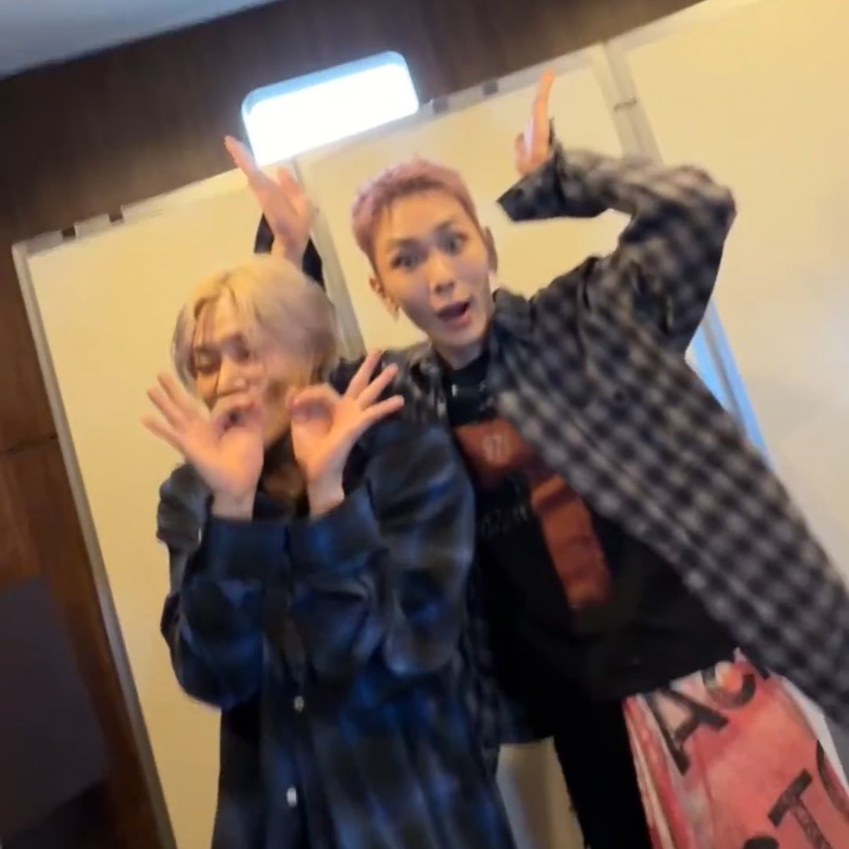 0ham_i's tweet photo. 다이죠부이데쇼 안하면 *는병 걸림(joke) https://t.co/gAdi8fBRoT