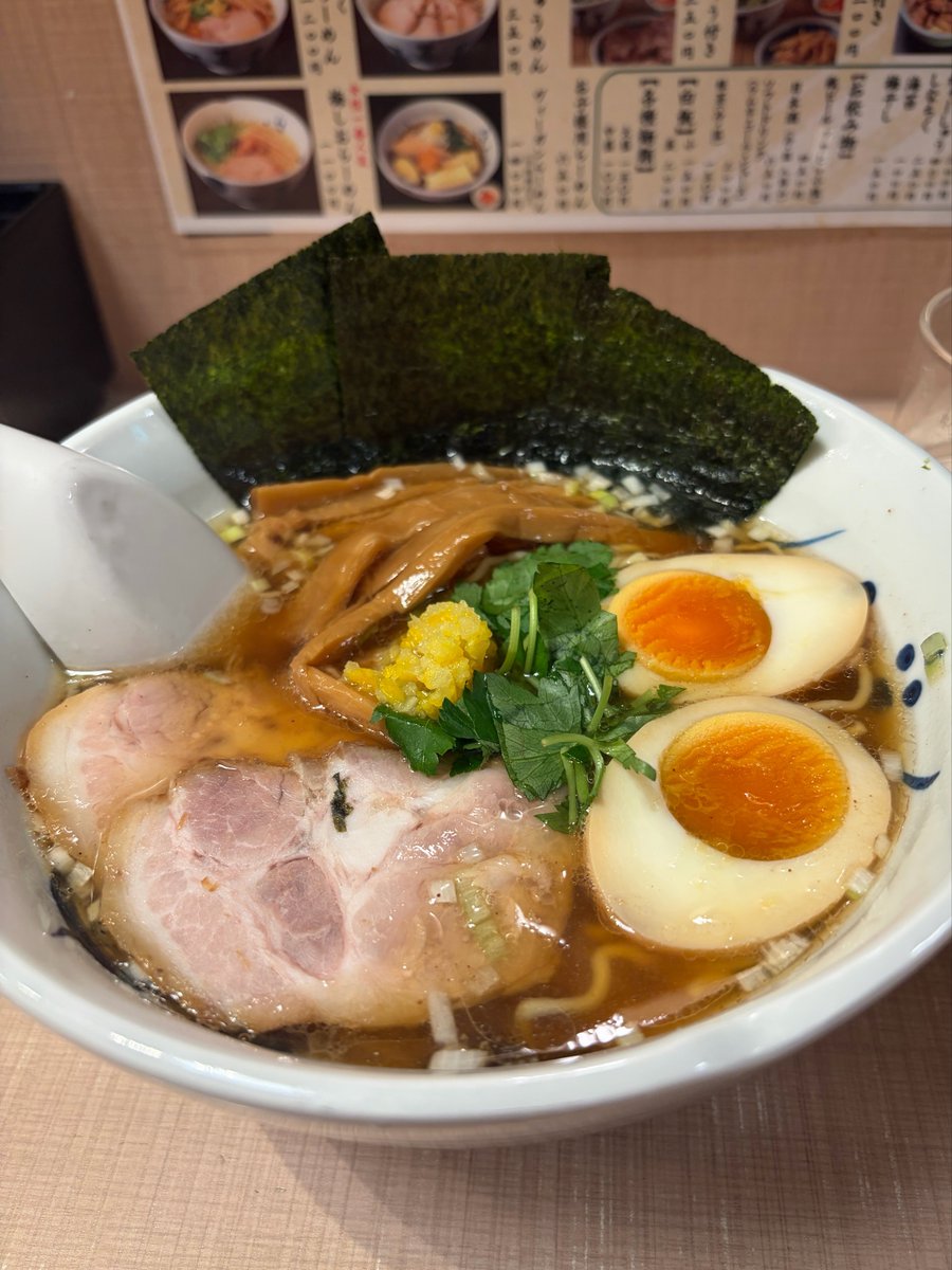 kyone1008's tweet photo. アクシデントによってラーメン1杯で終わるはずの予定が、まさかの丸1日浅草観光になってしまいましたが…

素敵な名所やお店をたくさん巡れて結果オーライでした！✨

平日の真っ昼間からの連投に反応やコメントを送っていただき、本当にありがとうございました！☺️ https://t.co/erlFawxoFe