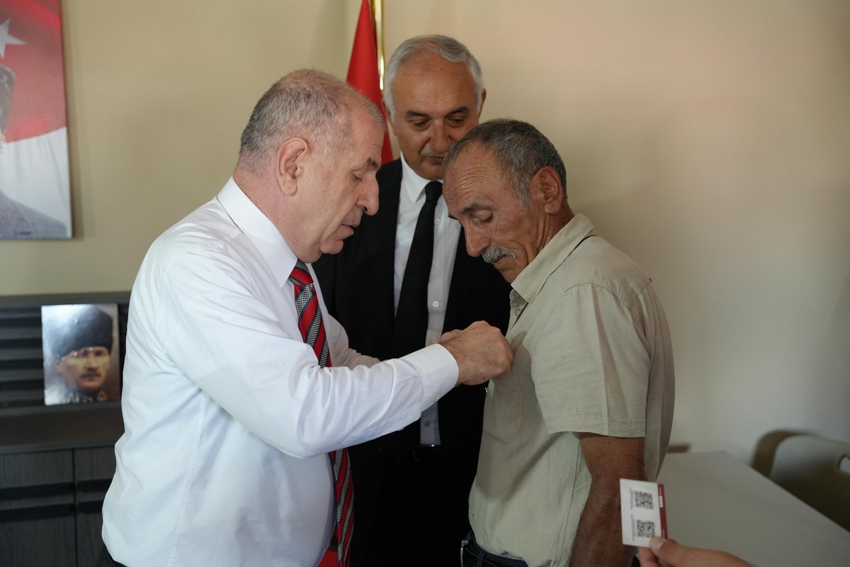 umitozdag's tweet photo. Zafer Partisi Başkanlık Divanı Üyelerimiz Musa Ertugan ve Mahmut Karaaslan'ın katılımıyla Zafer Partisi Erzincan İl Başkanlığımızın açılışını gerçekleştirdik.

Erzincan halkına ve partimize hayırlı uğurlu olmasını diliyorum. https://t.co/eWdsu0d6g4