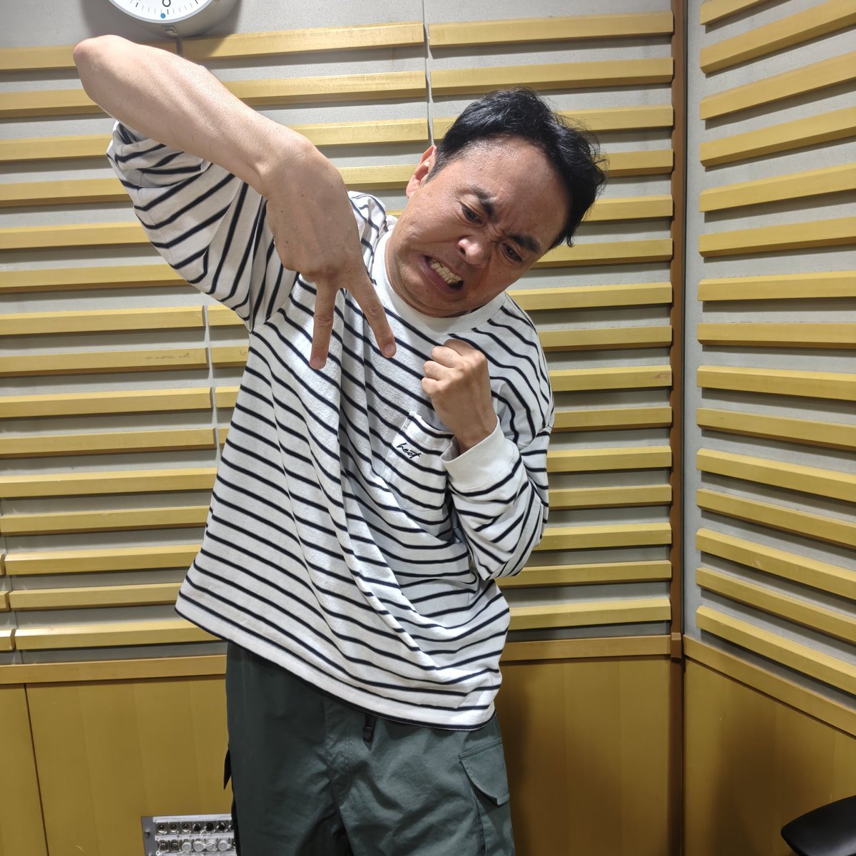 ung_annp's tweet photo. 【 #アンガールズANNP 】おまけショット

リンダカラー∞ Den と抗争勃発!?💥

サングラス、バリーン!!🕶✌の図

なぜそんな話になってるかは…
ep.245『shameがない』にて!! 
https://t.co/EPvdCfce6b https://t.co/IRQWOPwrlf