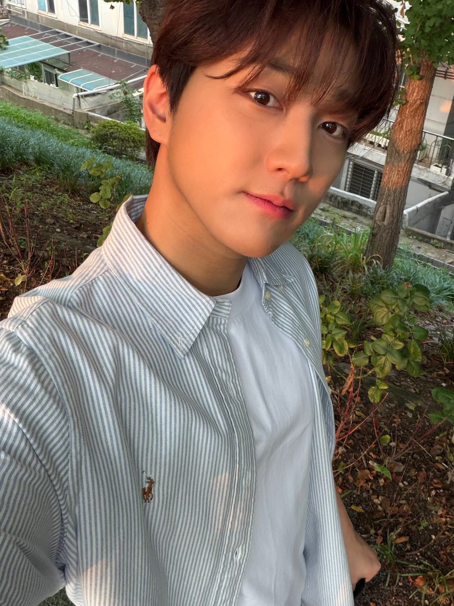 bunnyoon731's tweet photo. 진짜 혼자는 못 보겠습니다 이만큼 예쁘다고? 응? https://t.co/yBwDFHTwzv