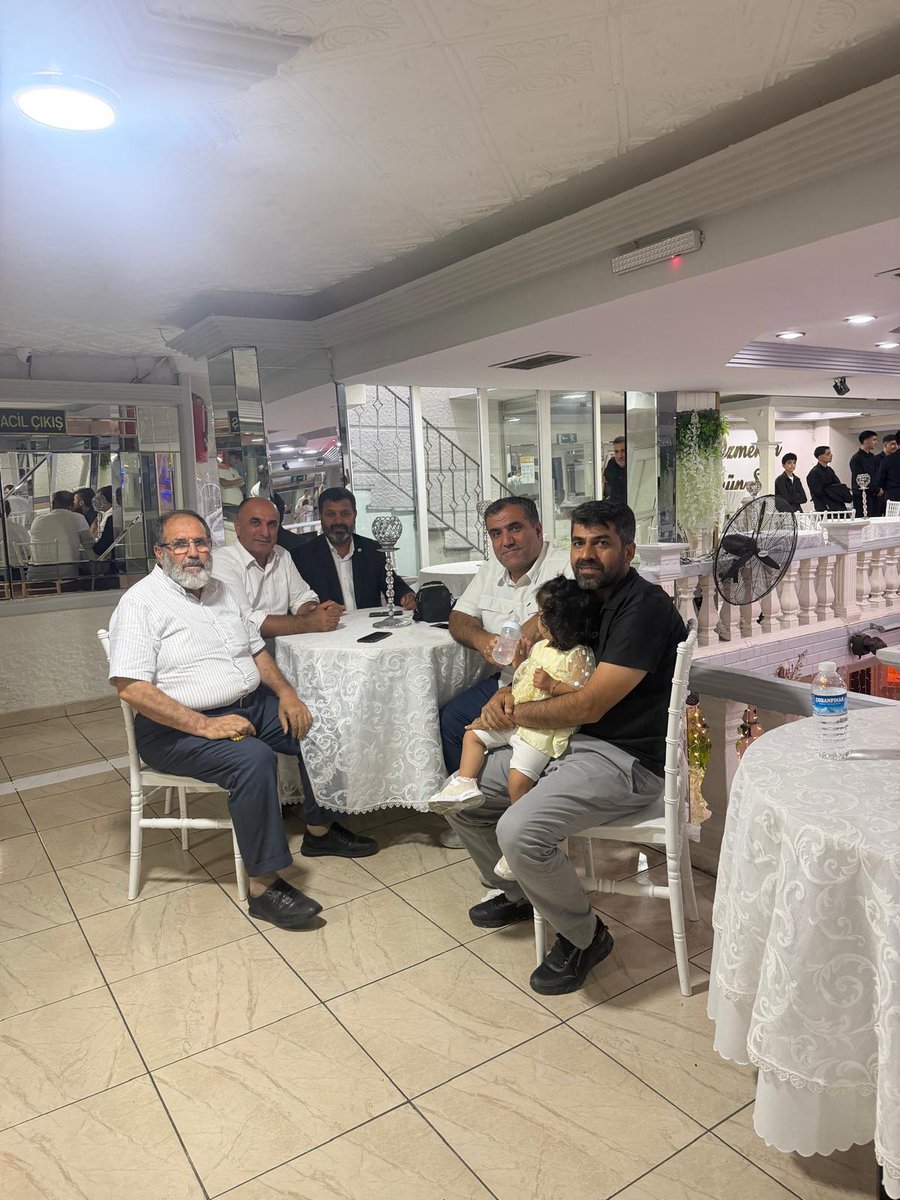 hudaparkocaeli's tweet photo. İl Başkanımız Ali Çiftçioğlu ve beraberindeki heyet, Mevlit Akkılıç'ın oğlunun düğün merasimine iştirak etti.
Genç çiftimizi tebrik ediyor; kendilerine bir ömür boyu sağlık, huzur ve mutluluk diliyoruz. https://t.co/RadiAWAwQ5