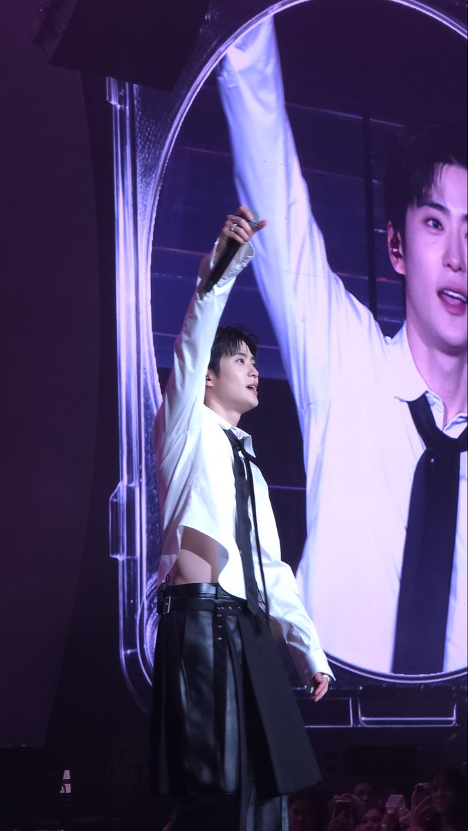 fthananta's tweet photo. thanks a lot to ka @ppwnaratang yang bikin fancam aku segacor ini, meanwhile aku udh hopeless bgt, bcz susah bgt nyari rent hp buat fancon jaehyun, kakanya very very helpful dan malah nutorin aku karna aku iphone user, lovee banget, bakal langganan sii! 🥰🫶 https://t.co/oO5rK8fC9z